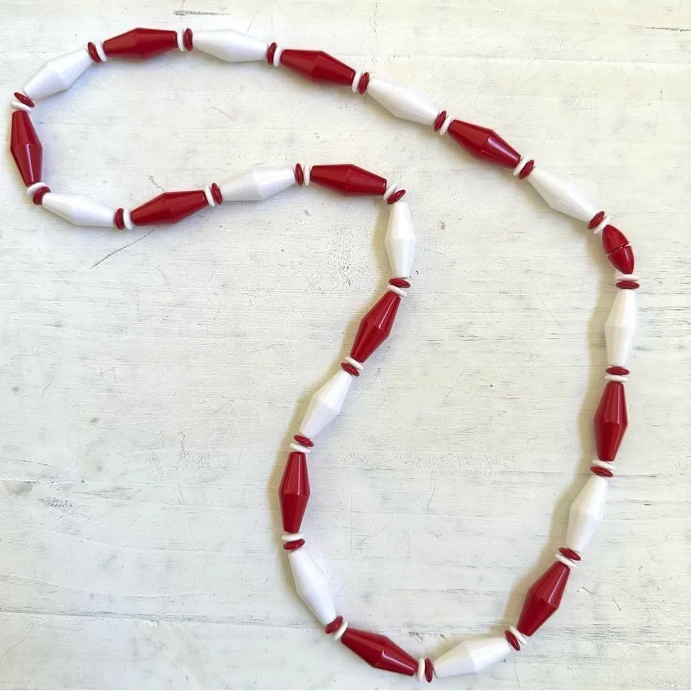 Vintage red and white beaded cocktail necklace